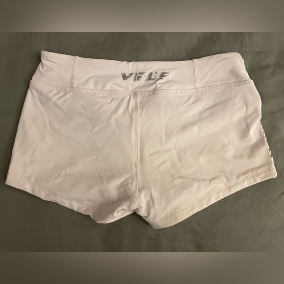 VIRUS // Performance Compression Shorts EUC - Picture 2 of 3